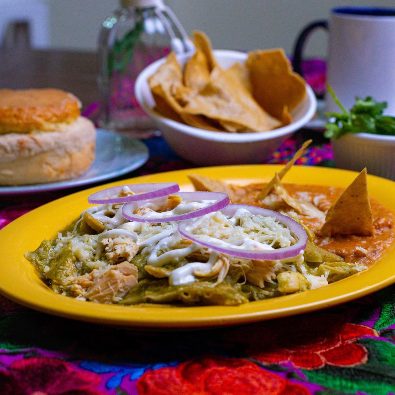 Chilaquiles Verdes con Pollo