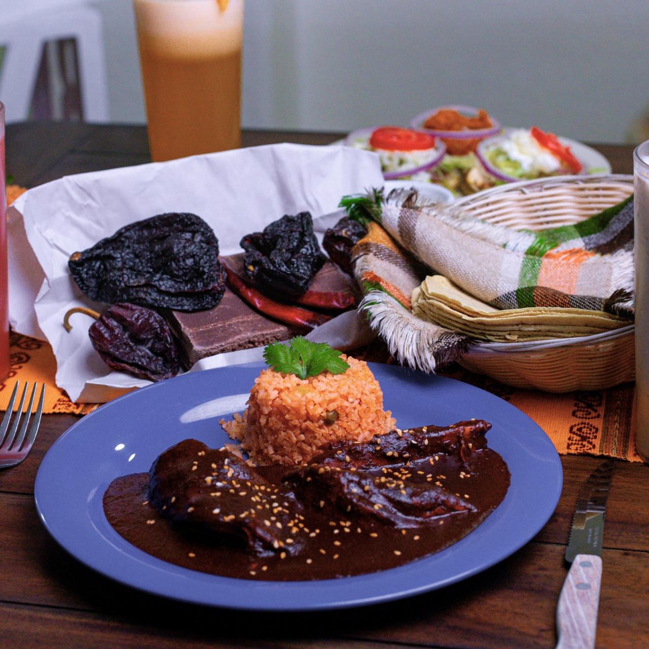 Mole con Pollo